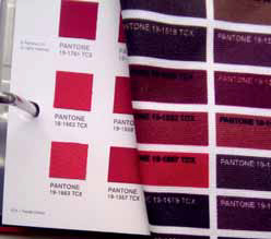 Отпечатанный каталог Pantone TCX на ткани